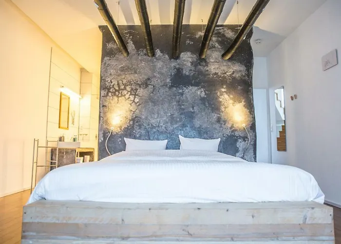 Nest Bed & Breakfast